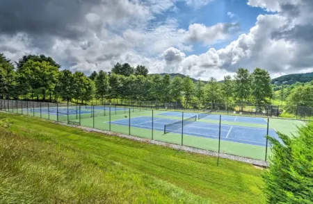 Sky Valley Creekside Getaway! Hike-Swim-Golf!