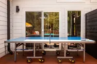 SoLa TX Twoplex: sleeps 14 / 2 pools / 2 fire pits / 2 miles to DT / 2 fun!