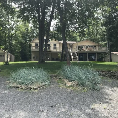 Private 200 feet of lakefront, giant backyard, firepit, canoe, kayaks & more!
