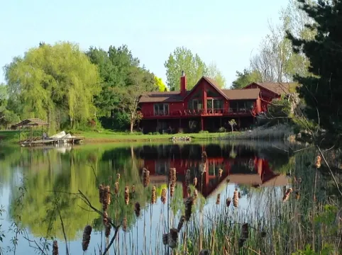 Lakefront 5BR,3bath, private lake,nature lovers dream, Big home near Frankenmuth