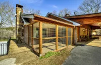 Kenny's Mountain Hideaway w/ Hot Tub, Arcade, Fireplace, Views, & 11 King Beds 와일더네스 앳 더 스모키스 주변 호텔