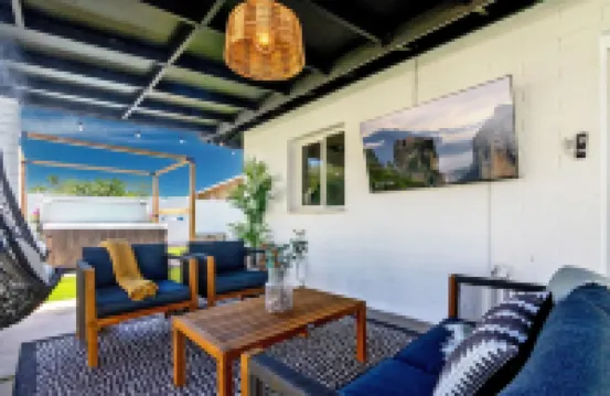 Luxury Lakeside Adventureland!