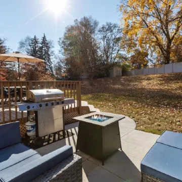 Stunning 5 BR, 2 King Bed, 2 Garage, 4 BTH Family Friendly Home with Hot Tub