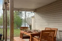 12-mins walk to ND: BBQ - Old Money Sports Glam. Pet Friendly!