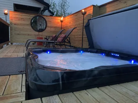 Mississippi River Views and Downtown LeClaire all in one!