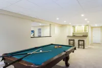 Picturesque 5 Bedroom Hamptons Villa with pool 3 min from beach