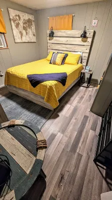 Waterfront Chassahowitzka River 2/2, sleeps 6, pet friendly, 8 kayaks, fishing! Hotel in zona Get Up and Go Kayaking - The Chaz