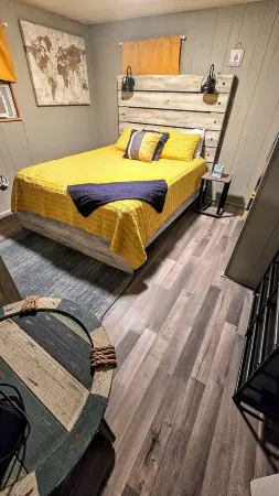 Waterfront Chassahowitzka River 2/2, sleeps 6, pet friendly, 8 kayaks, fishing! Отели рядом с достопримечательностью «Get Up and Go Kayaking - The Chaz»