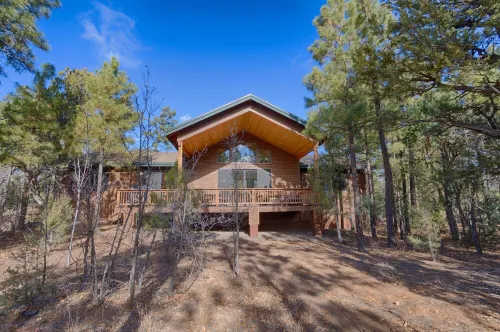 Private 3 BR Cabin in Torreon - The Aspen