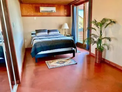 Waterfront 2 bed Cabin Suite w/ Fire-pit and patio!