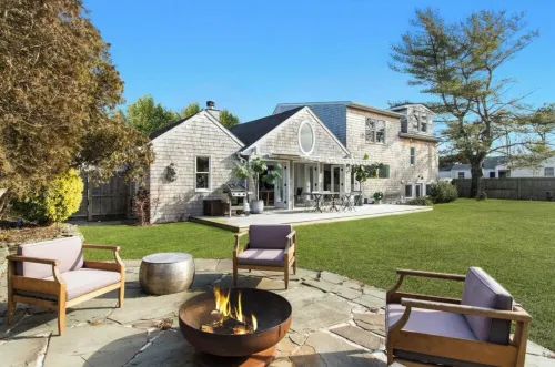 Classic Martha's Vinyard-Inspired Lovely 4 bedroom House with Pool In Bellport Hotels in Bellport