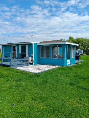 Lakeside Getaway with 300 ft on Lake Ontario 롱 포인트 스테이트 파크 - 싸우즌드 아일랜즈 주변 호텔