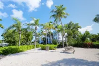 Bright & Breezy Top Floor Ocean View Condo w/ Double Balcony