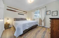 Steps from DOWNTOWN! COZY 5 bedroom Bungalow!