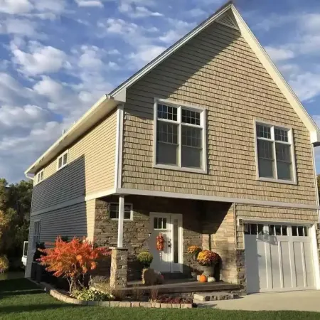 Large, 3 bedroom Cottage on Black River sleeps up to 10.