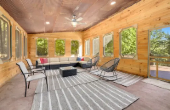 West Fork Pool and Hot Tub- 10 mins to Fay, Devils Den