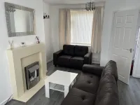 Spacious semi detached house Hotels in Leigh