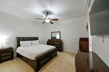 Paradise in Brandon with luxurious 6 person jacuzzi.