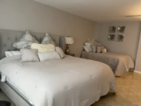 Penthouse Condo, with stunning ocean views