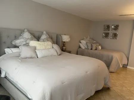 Penthouse Condo, with stunning ocean views