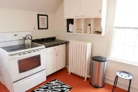 Two Bedroom airy modern apartment - Green Door