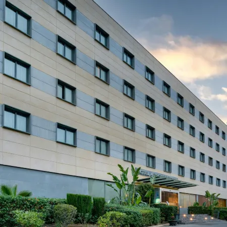 AC Hotel Sevilla Forum Отели рядом с достопримечательностью «Эсте»