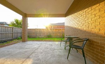 Modern 6BRM House Big Group at Pakenham