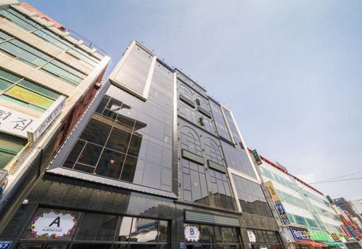 부산 남포동 아몬드 시티 키즈 풀빌라 내부 수영장