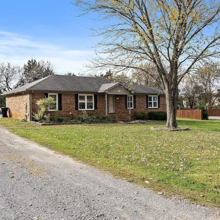 ~ NEW ~ Cozy / Murfreesboro / Arcade Room / Getaway - Sleeps 8+