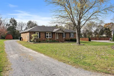 ~ NEW ~ Cozy / Murfreesboro / Arcade Room / Getaway - Sleeps 8+ Отели рядом с достопримечательностью «Greenway Trailhead»