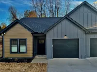 Hub City Haven-New 3 BR/2 BA Home, Pet Friendly in Moore near outdoor activities クロフト・パッセージ・パルメット・トレイル・パーキング周辺のホテル
