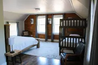 Large House Close to Area Attractions - Large Parking Area -  Copper Ridge