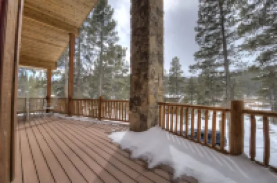 Luxury Cabin - views, location, perfect for families, 4 miles from Breckenridge