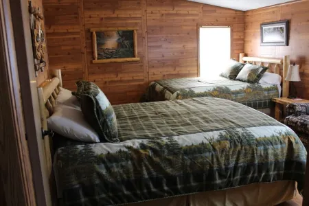 River Rock Cottage Is Located On The Shore Of Lake Superior On Chequamegon Bay.