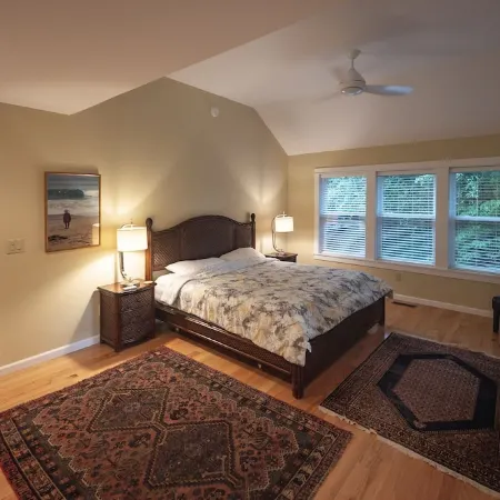 Gorgeous House 3 Min Walk to Ocean; Community Pool, Celebrate the Simple Life!