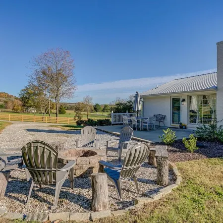 Cozy Cottage located in Franklin, TN on a 6 Acre Mini Farm