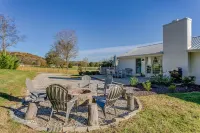 Cozy Cottage located in Franklin, TN on a 6 Acre Mini Farm Hotels near First Presbyterian Church
