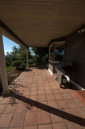 Water Front Spacious Home with a View - Vacation in Paradise!