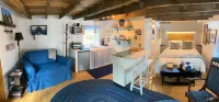 Studio with quiet, bucolic, country setting w/hiking trails, pond, and hot tub.