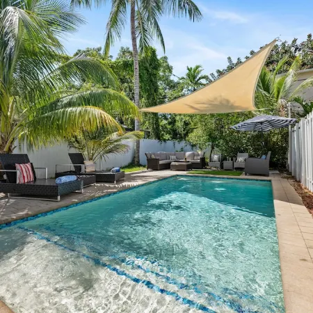 Poolside Sanctuary 4B 4B Heated Pool ,Jacuzzi 1Gb Internet.