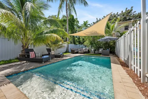 Poolside Sanctuary 4B 4B Heated Pool ,Jacuzzi 1Gb Internet.