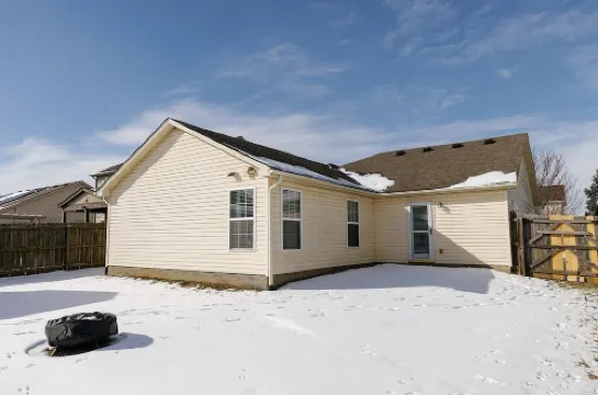 "The Dawning House" - Peaceful Modern Stay w/ Yard