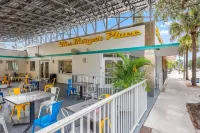 Walk to Downtown, 3 Bedrooms, 2 Bath, Family Friendly House