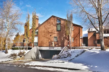 "The Most Beautiful Condo at Three Kings" 4 Seasons of the Year