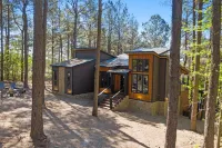 Luxury Cabin, 2 BR 2.5 Bath, Sleeps 9 max, 2 Pets Max with Pet Fee Hoteles en Condado de McCurtain