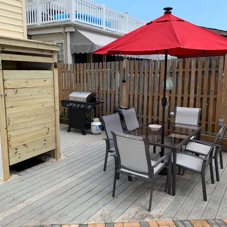 Family Friendly - 1/2 Block To Beach - 4 BR 3 Bath - Driveway Parking!