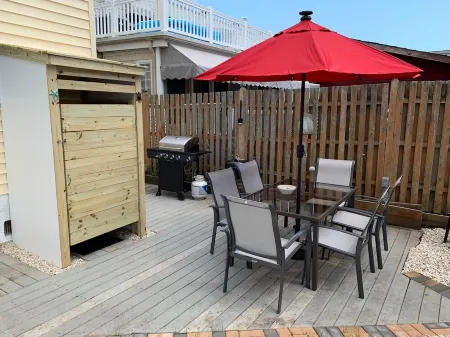 Family Friendly - 1/2 Block To Beach - 4 BR 3 Bath - Driveway Parking!