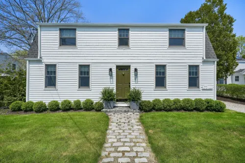 A Modern Antique Home - steps to Dock Square and harbor