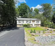 Tranquilla Villa. Bi Level Deck, HOT TUB, fire pit, grill, Movie & Game Rooms!
