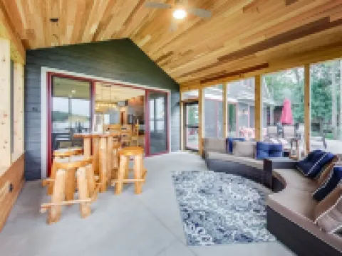 Ivy Lane is located on Crosslake of the Whitefish Chain of Lakes Hotels in Crosslake